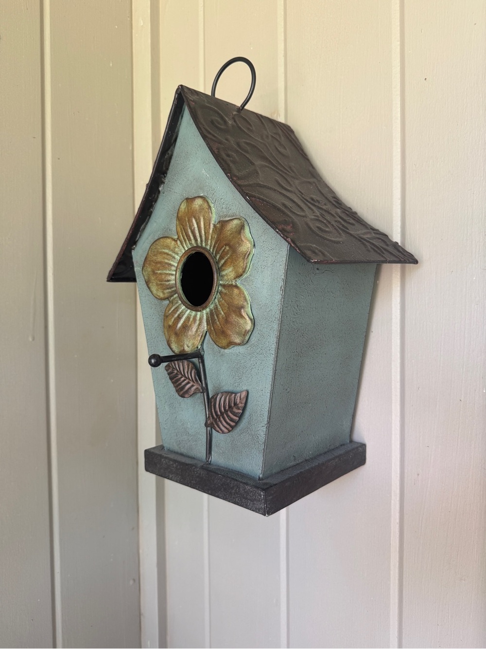 Charming Decorative Metal Birdhouse with Floral Detail – 14" Tall